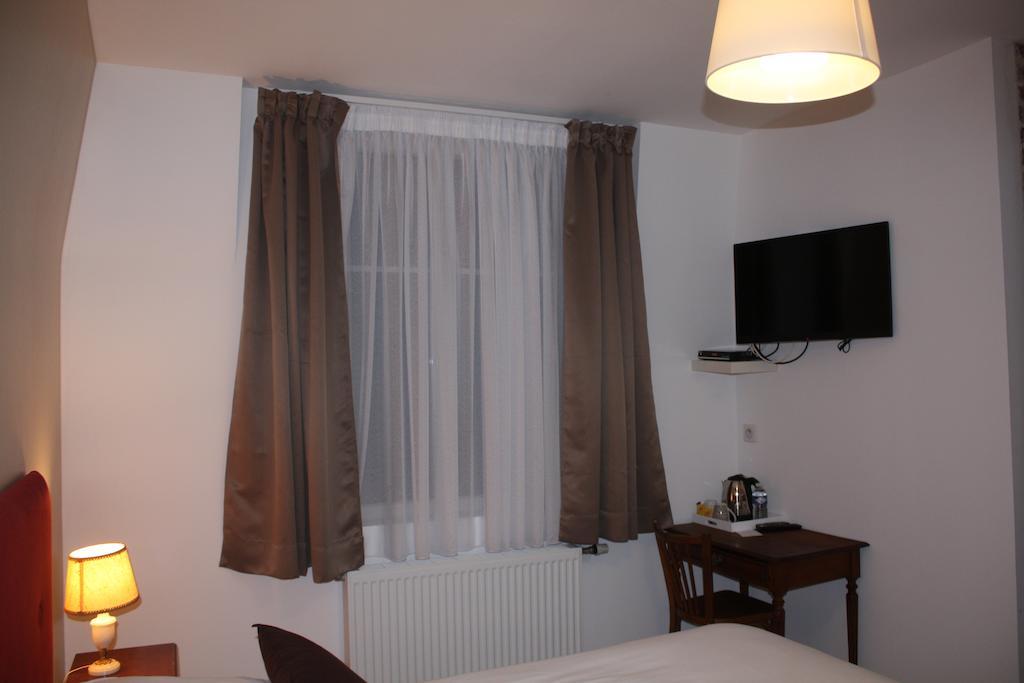 Chambres D'Hotes Noir Lion Перонн Номер фото